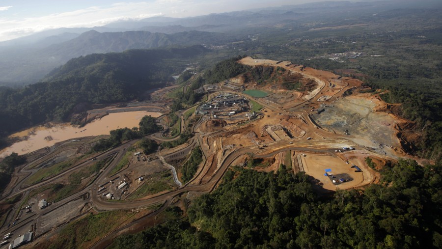 Tambang emas dan perak Martabe milik G-Resources Group Ltd. terlihat dalam pandangan udara di Batang Toru, provinsi Sumatera Utara./Bloomberg-Dadang T